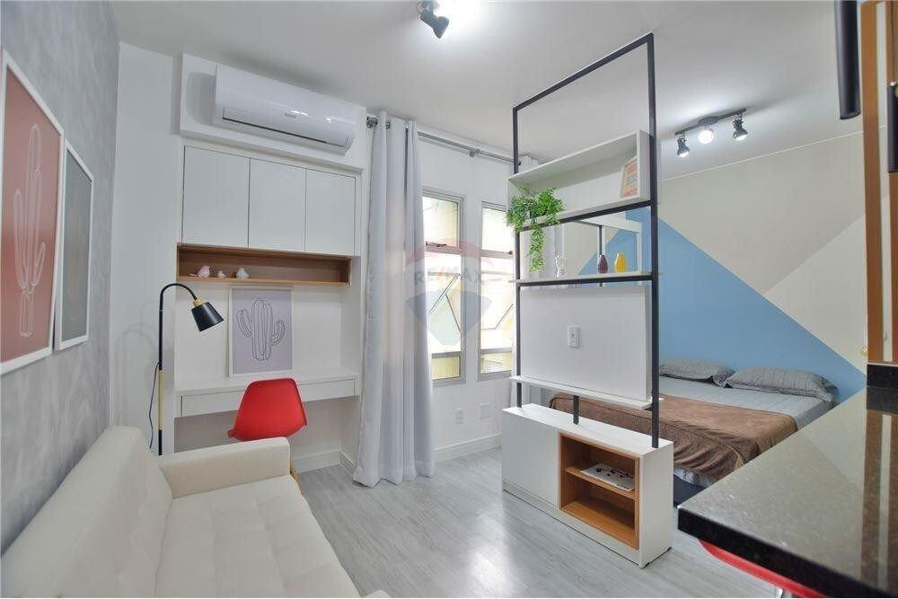 image-housing-carousel