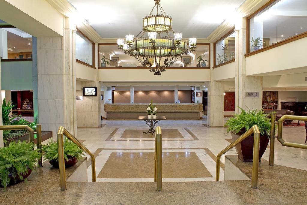 image-housing-carousel