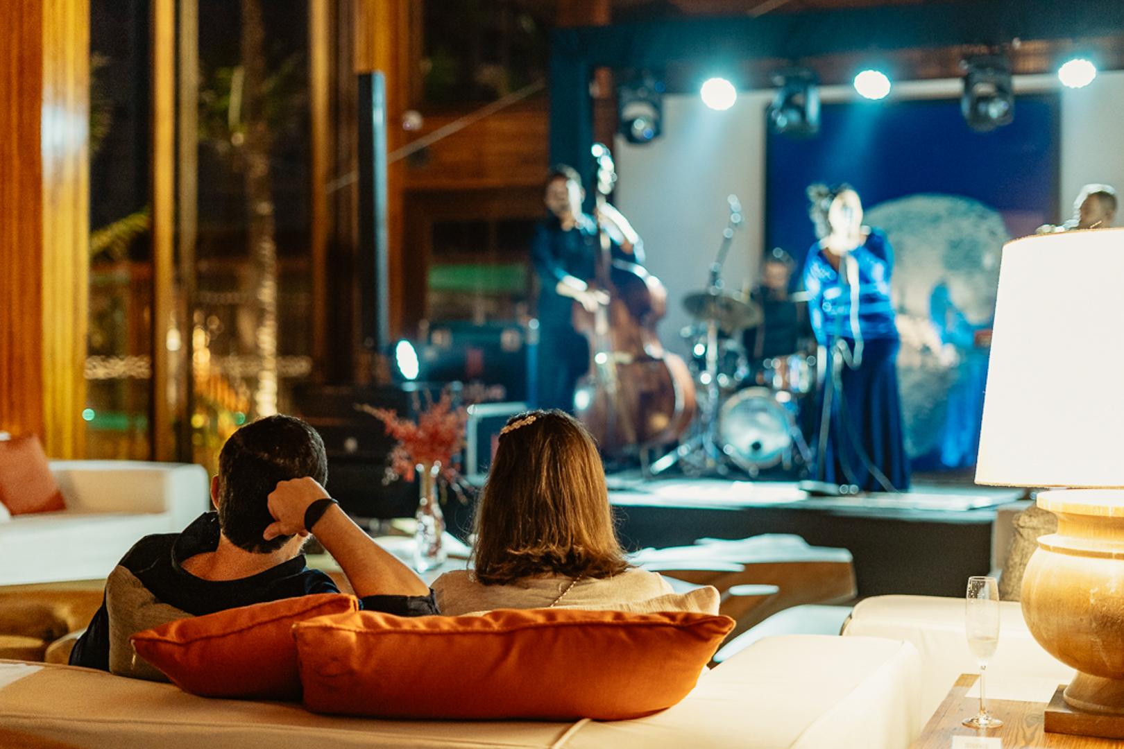 image-housing-carousel