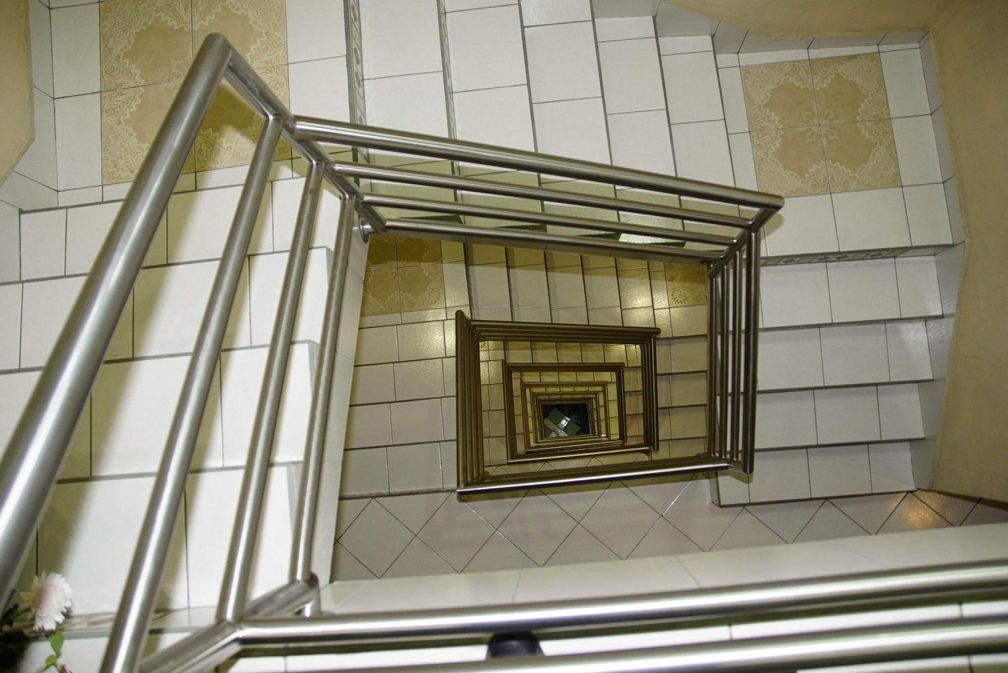 image-housing-carousel