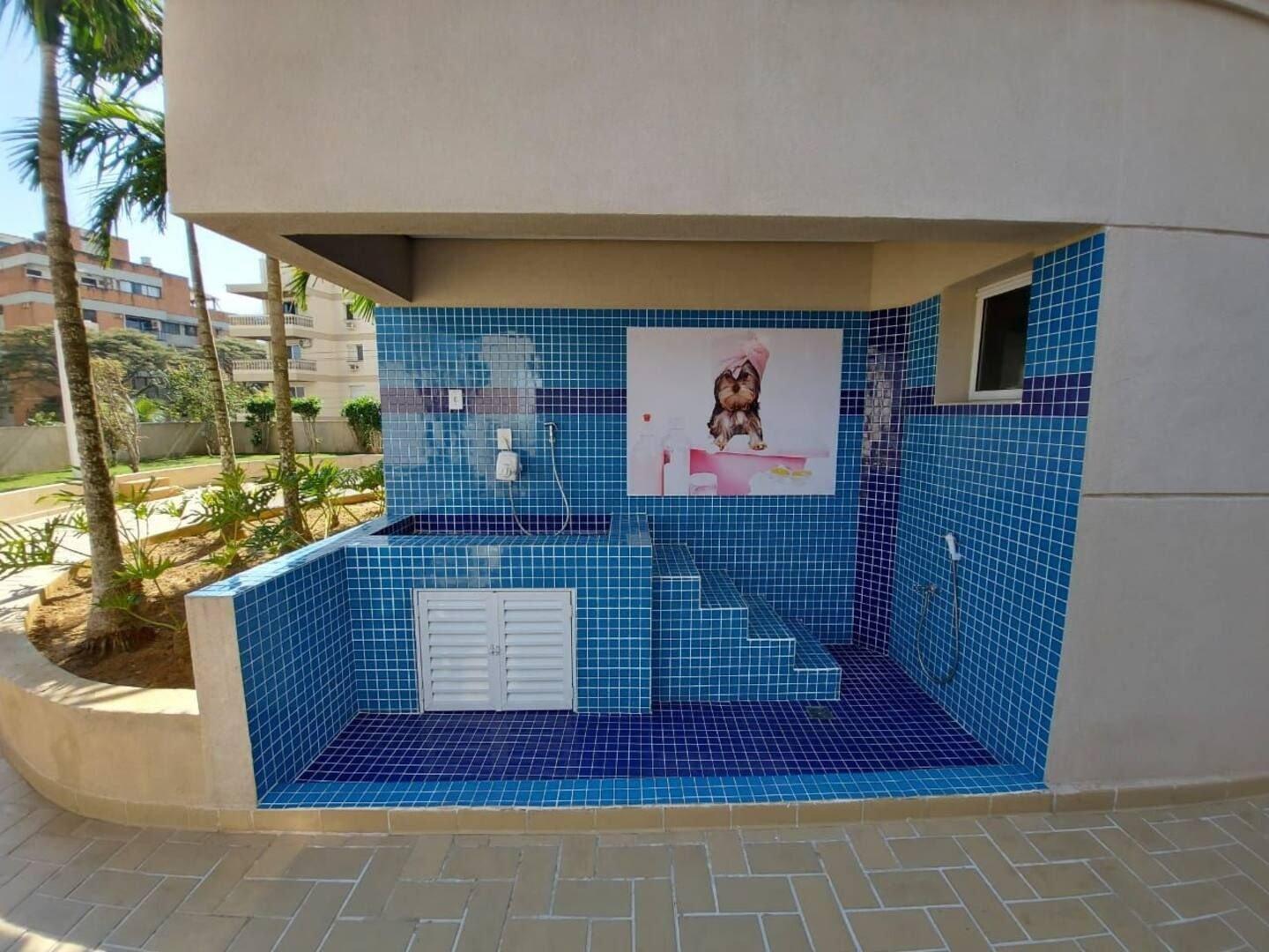 image-housing-carousel