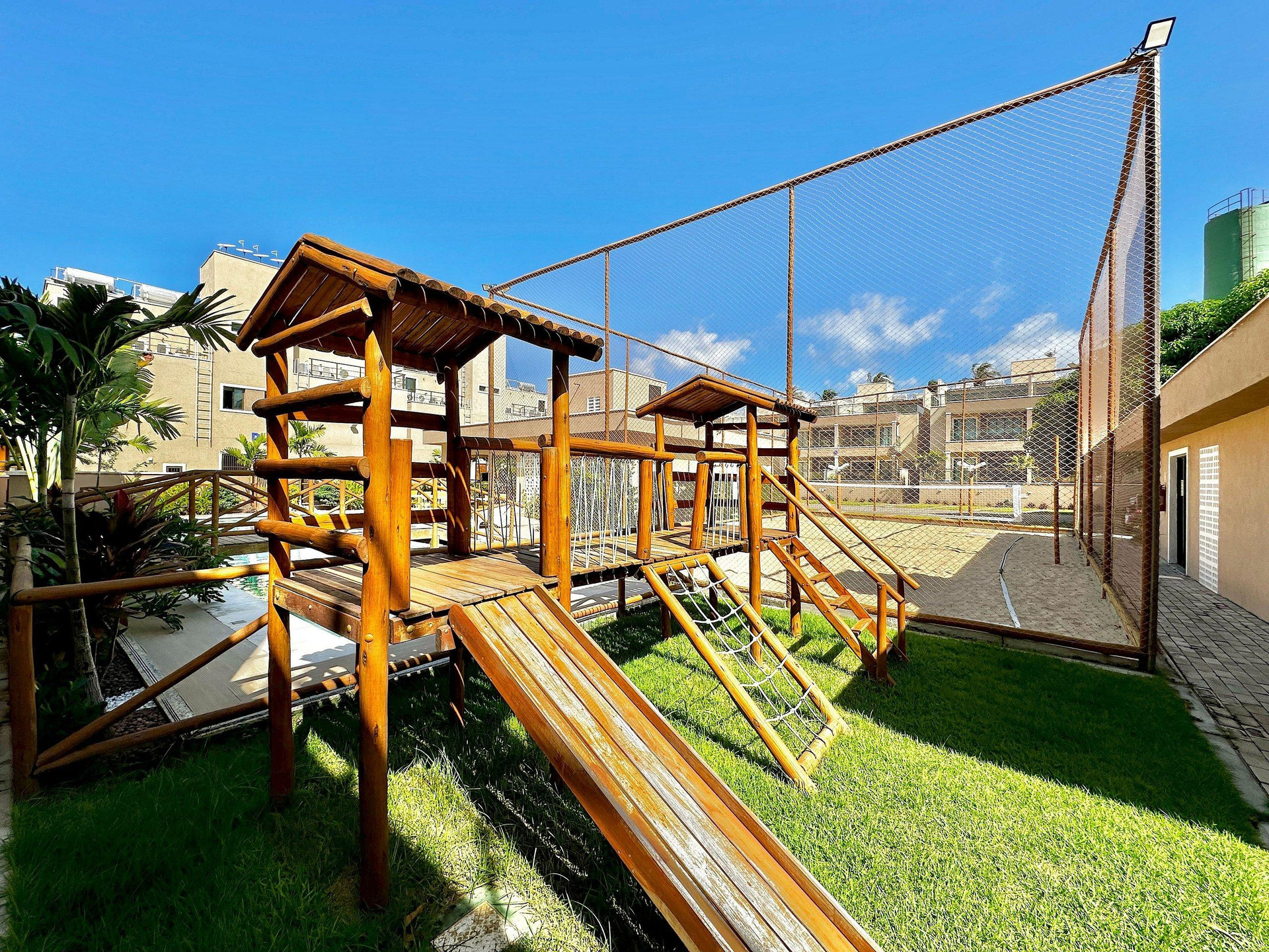 image-housing-carousel