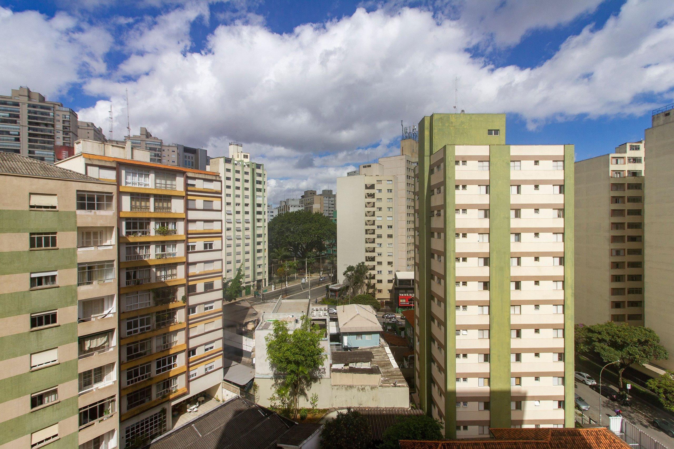 image-housing-carousel
