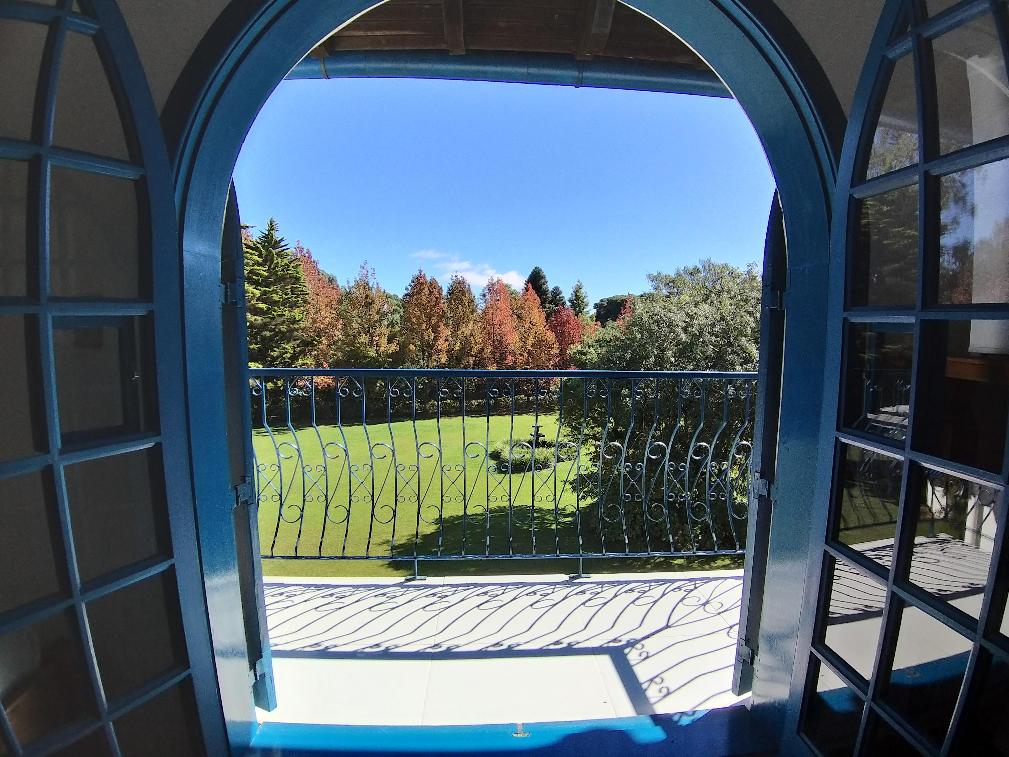 image-housing-carousel