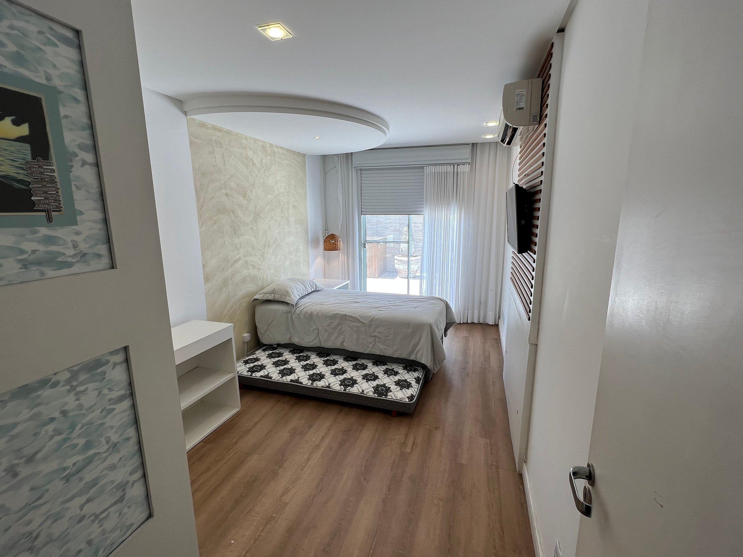 image-housing-carousel