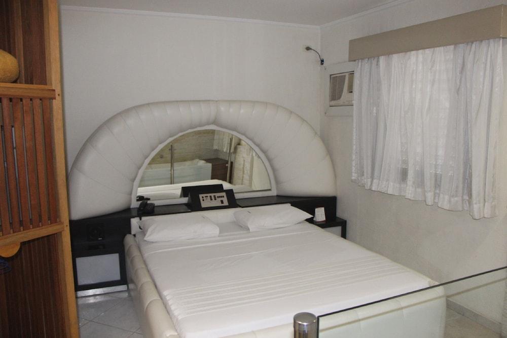 image-housing-carousel