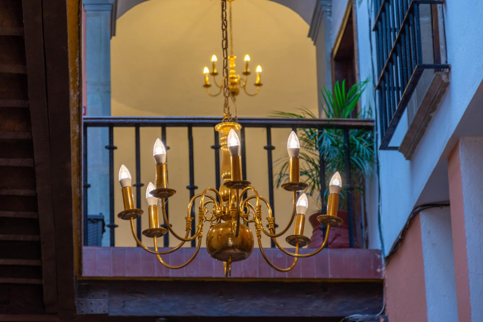image-housing-carousel