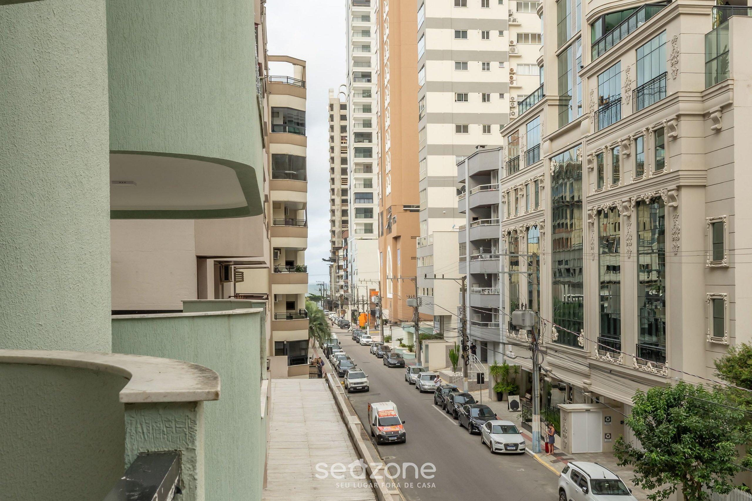 image-housing-carousel