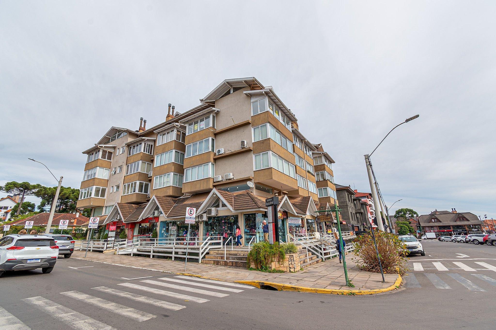 image-housing-carousel