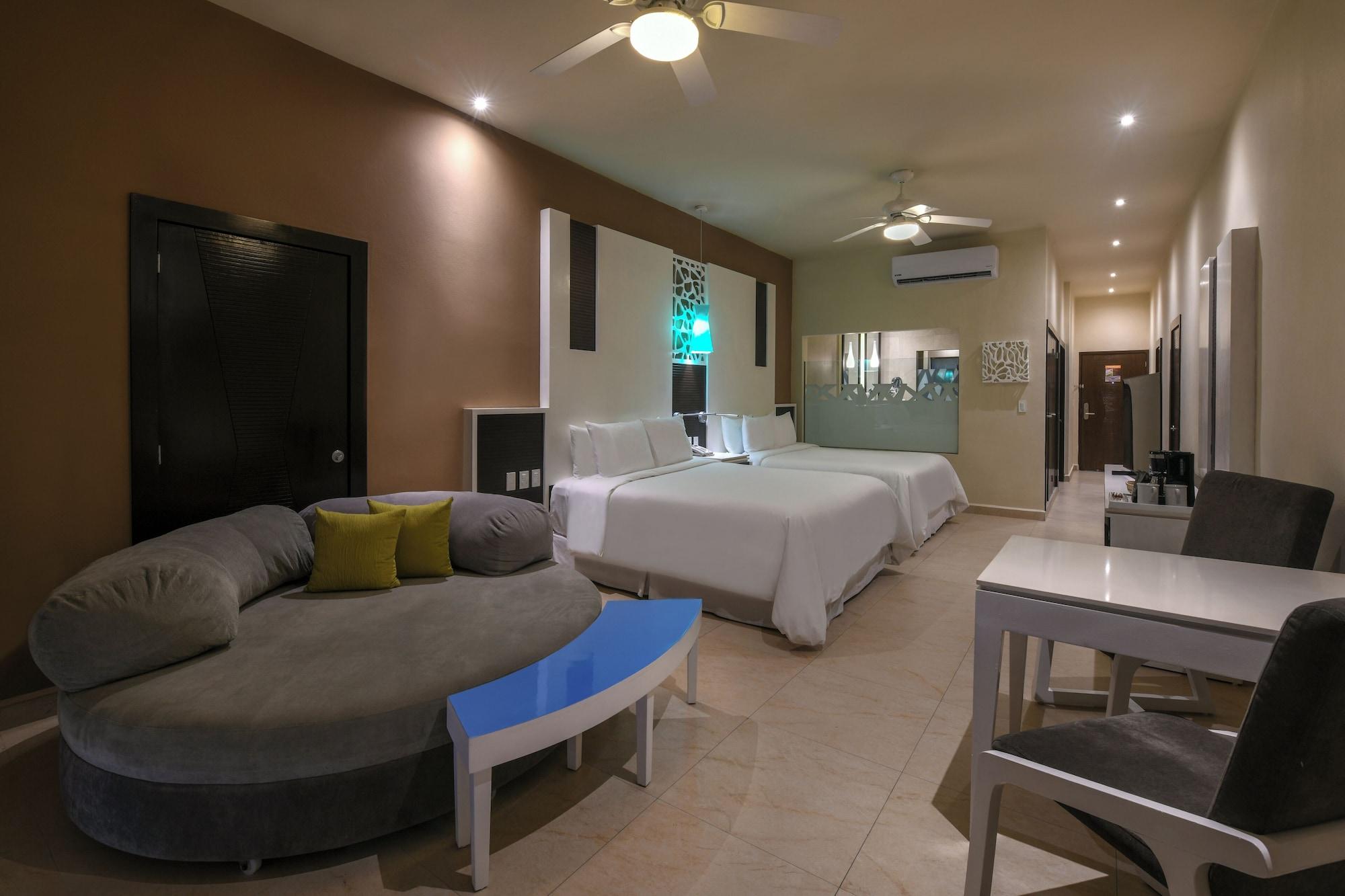 OCEANFRONT SWIM UP SUITE