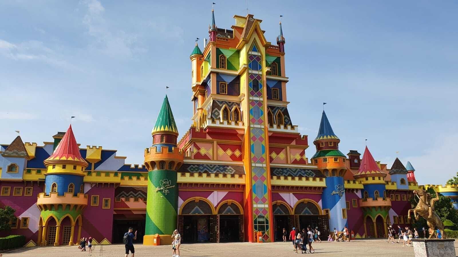 image-housing-carousel
