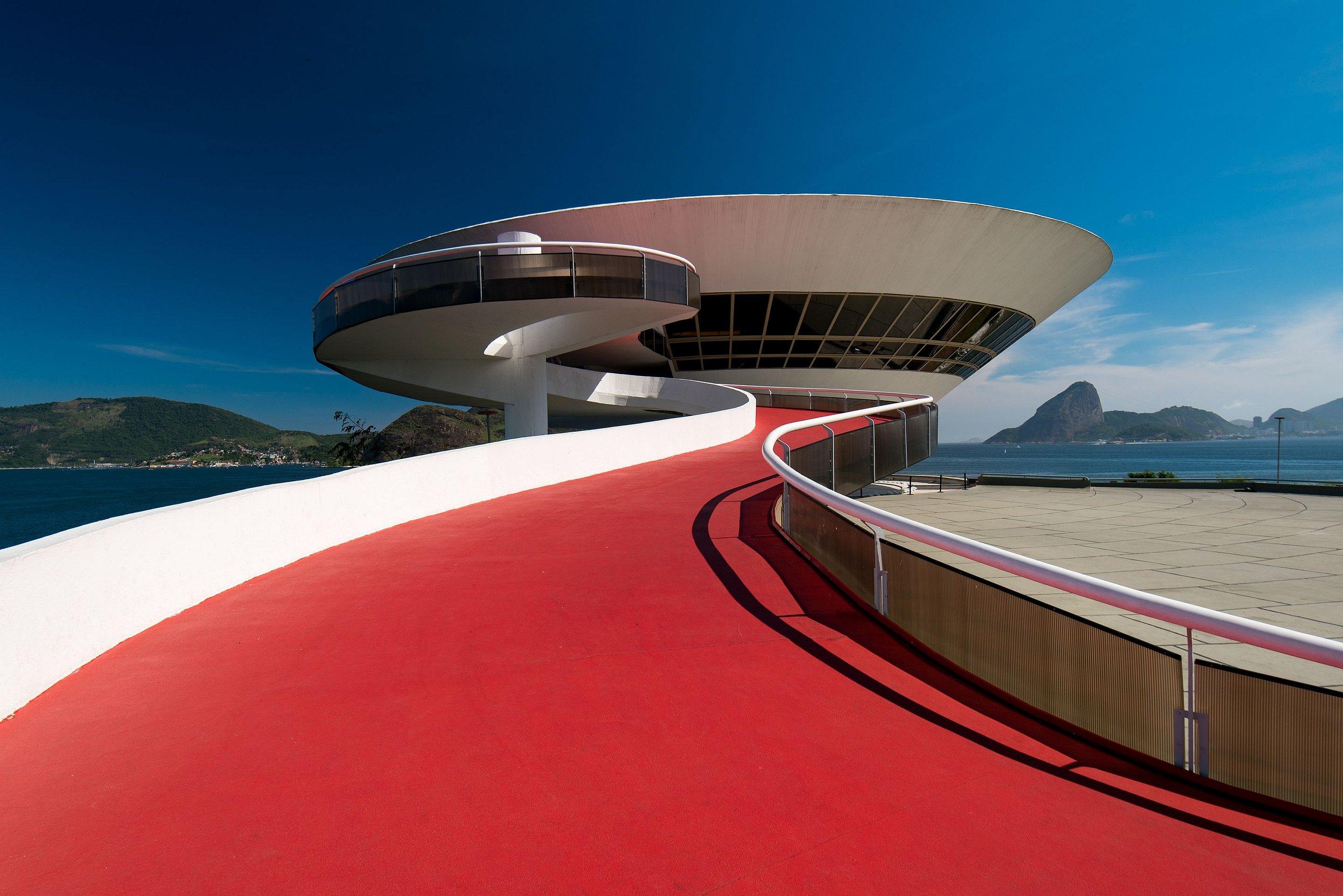 image-housing-carousel