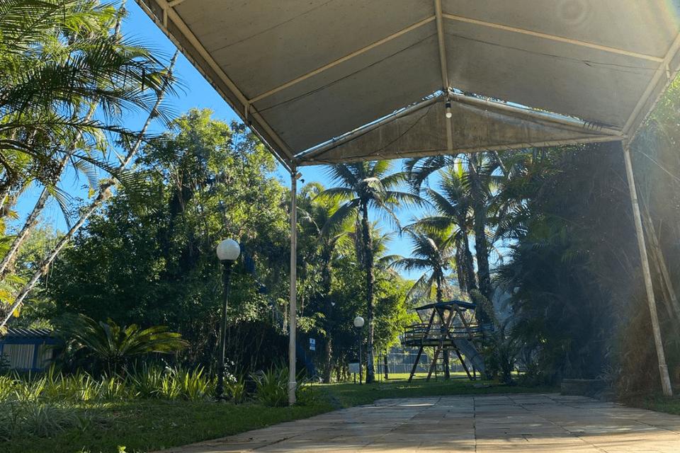 image-housing-carousel