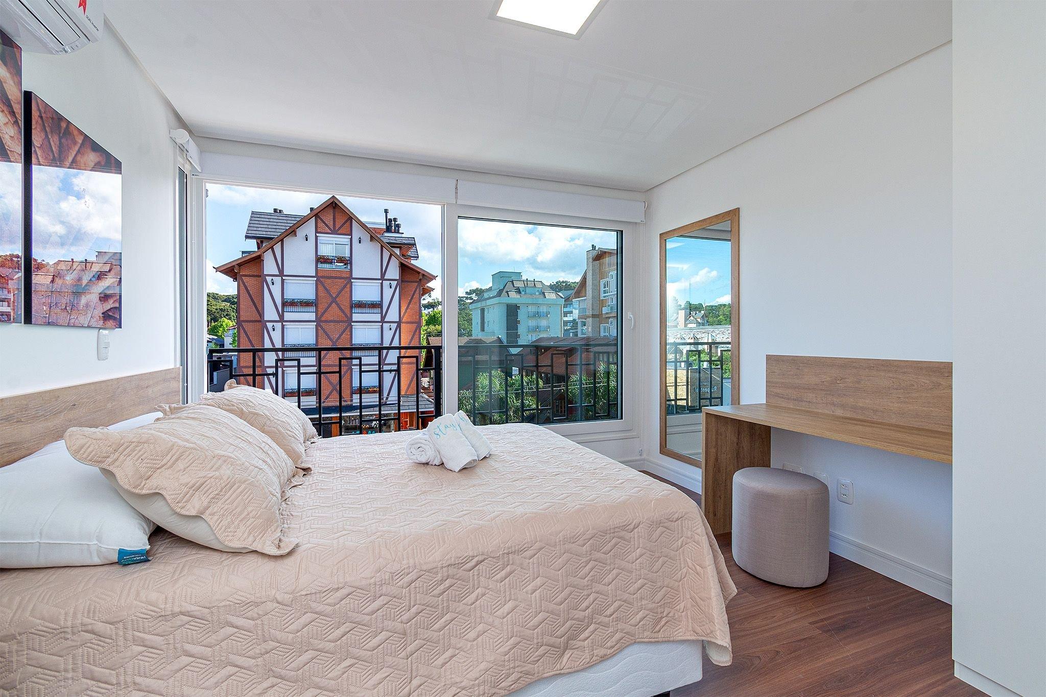 image-housing-carousel