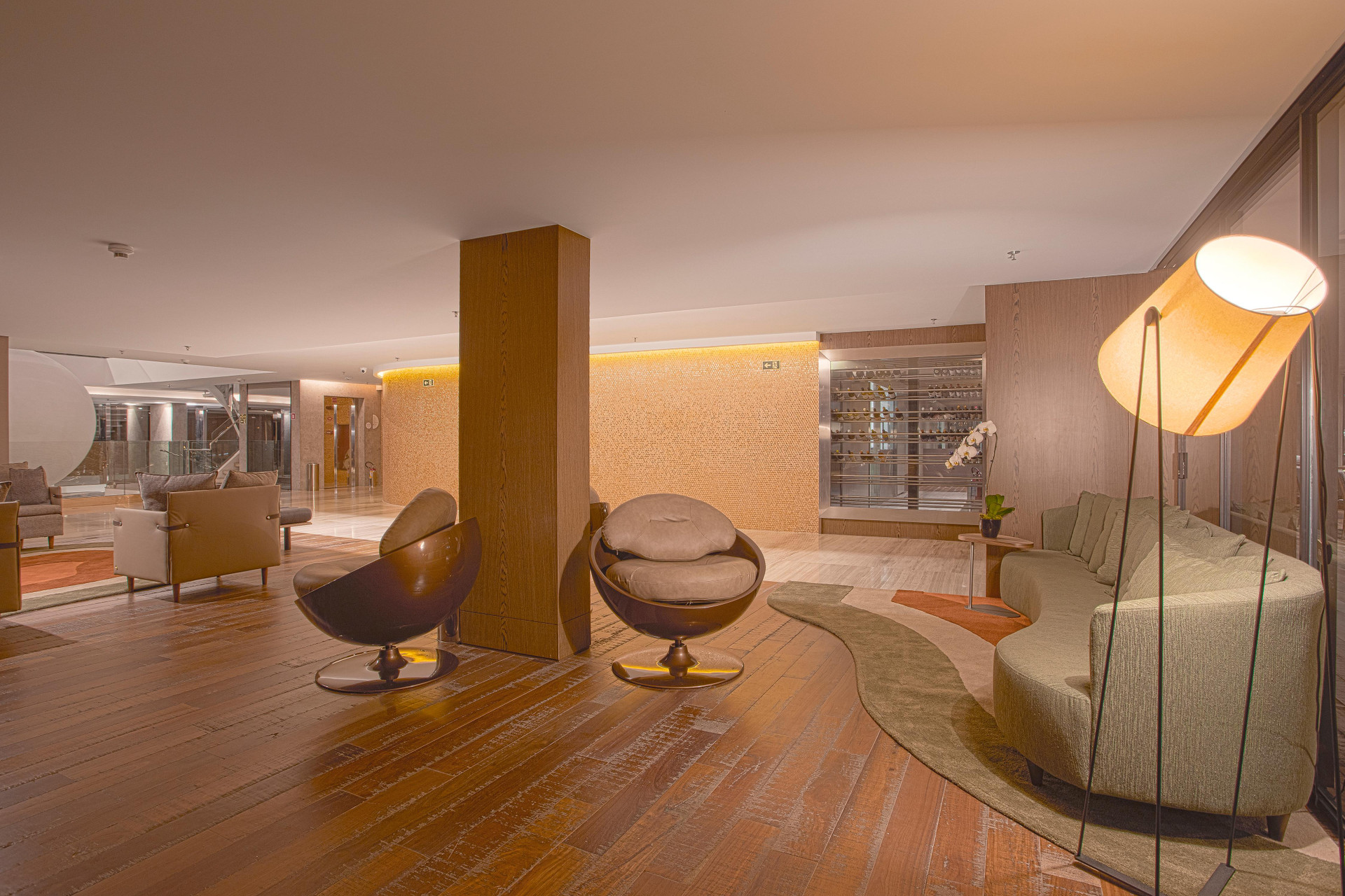 image-housing-carousel