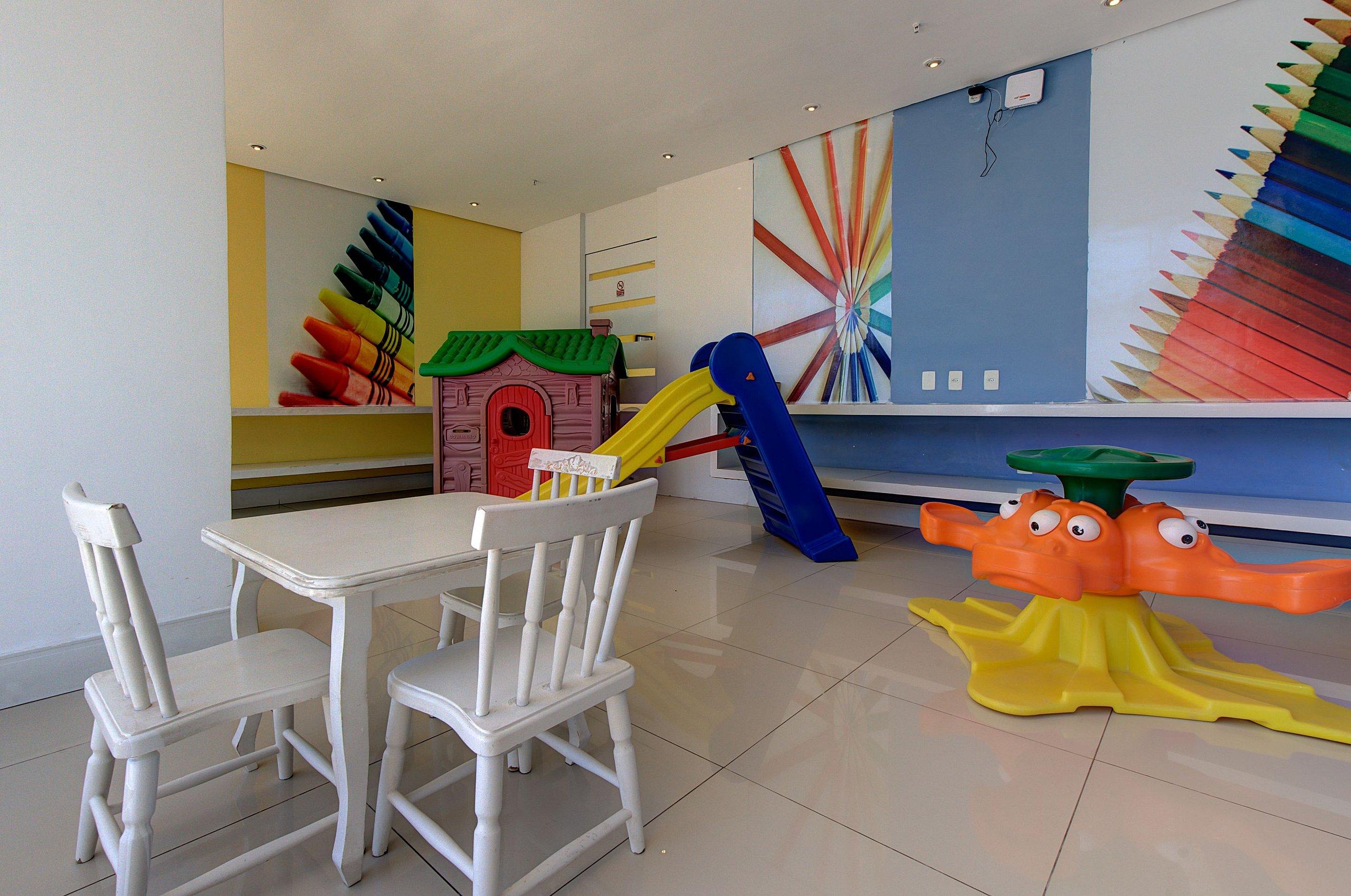 image-housing-carousel