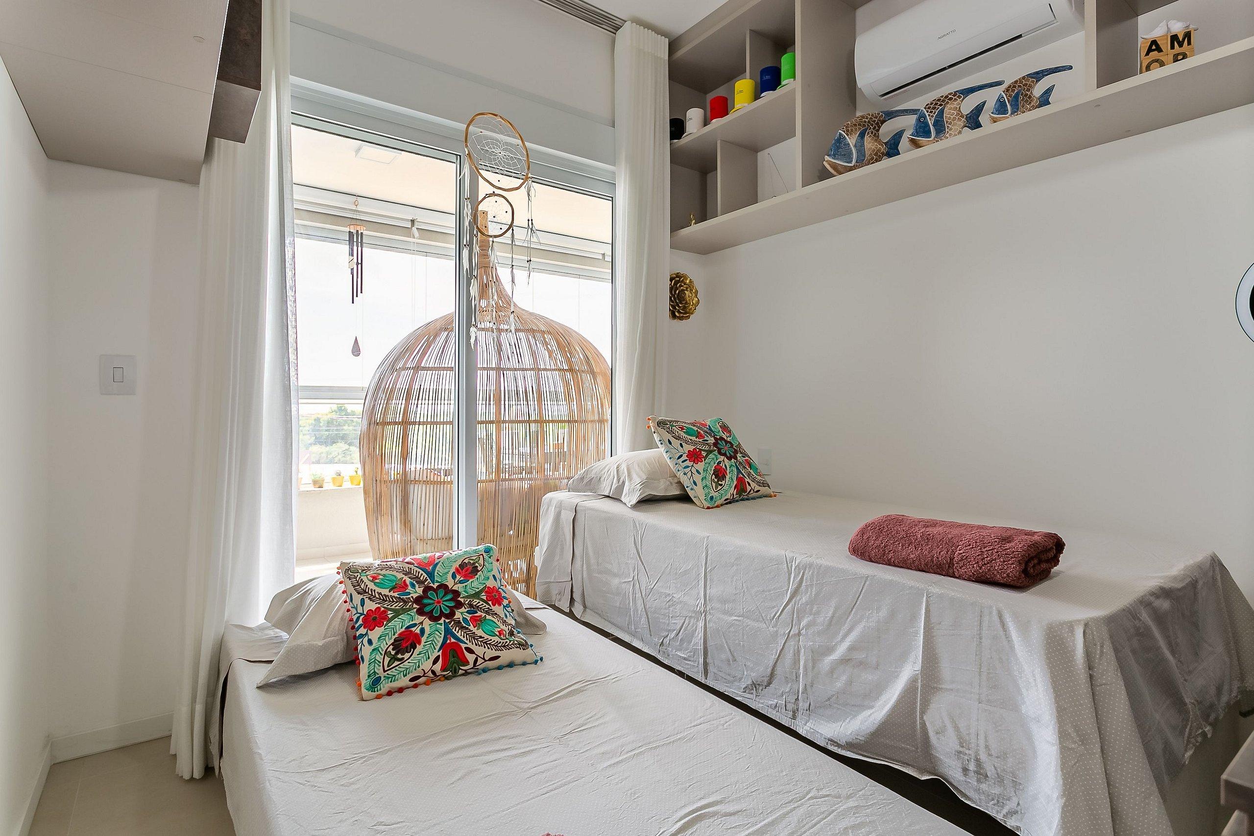 image-housing-carousel