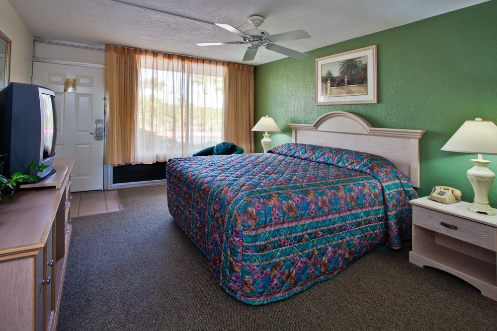 image-housing-carousel