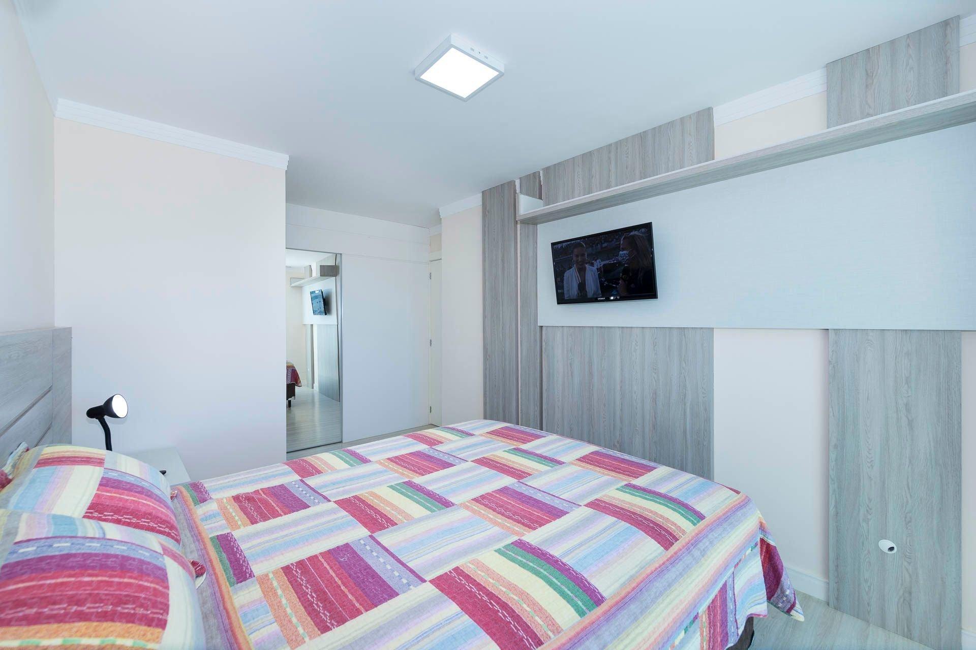 image-housing-carousel