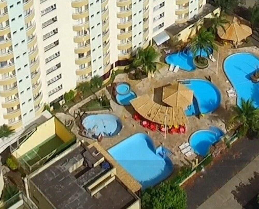image-housing-carousel