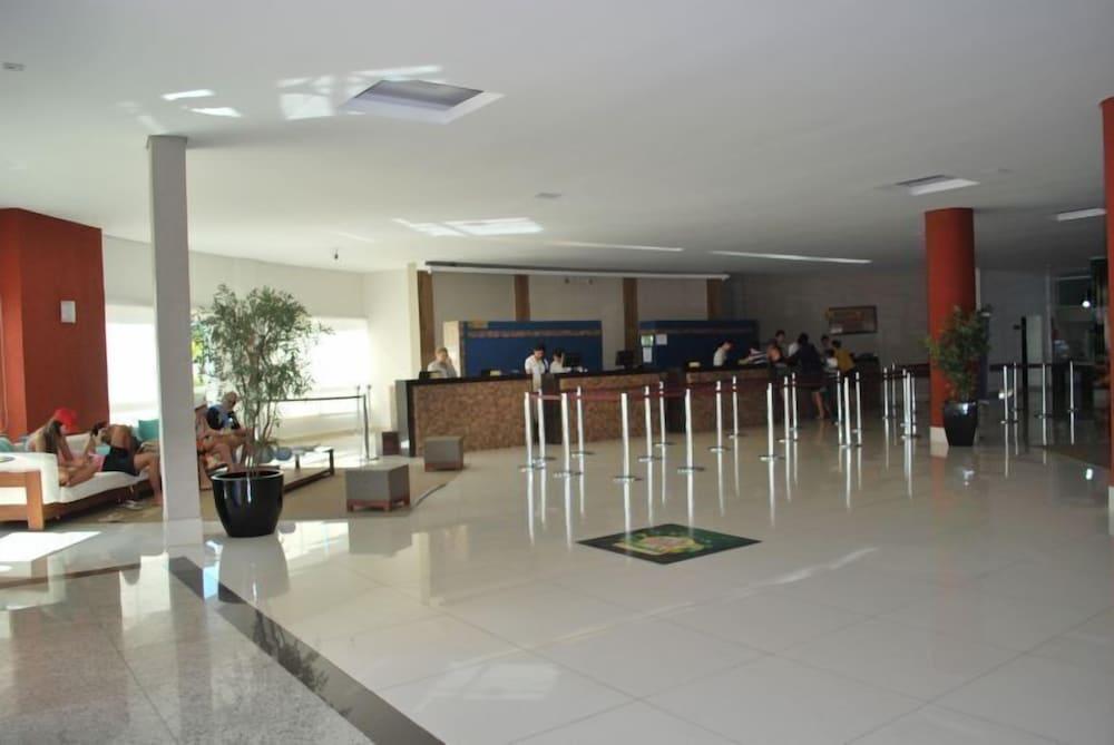 image-housing-carousel