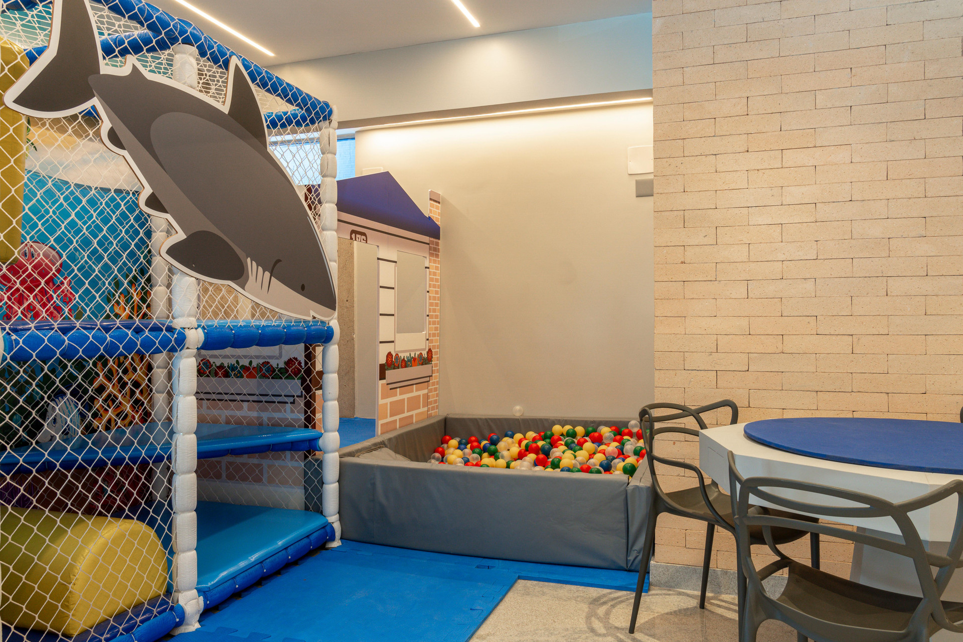 image-housing-carousel