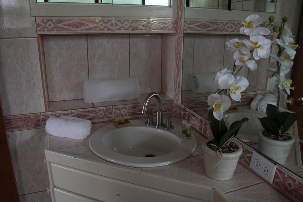 image-housing-carousel