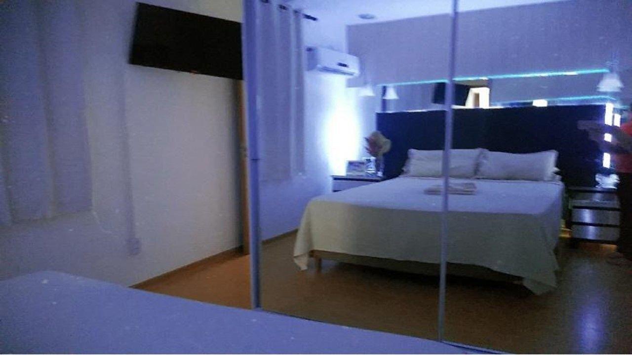 image-housing-carousel