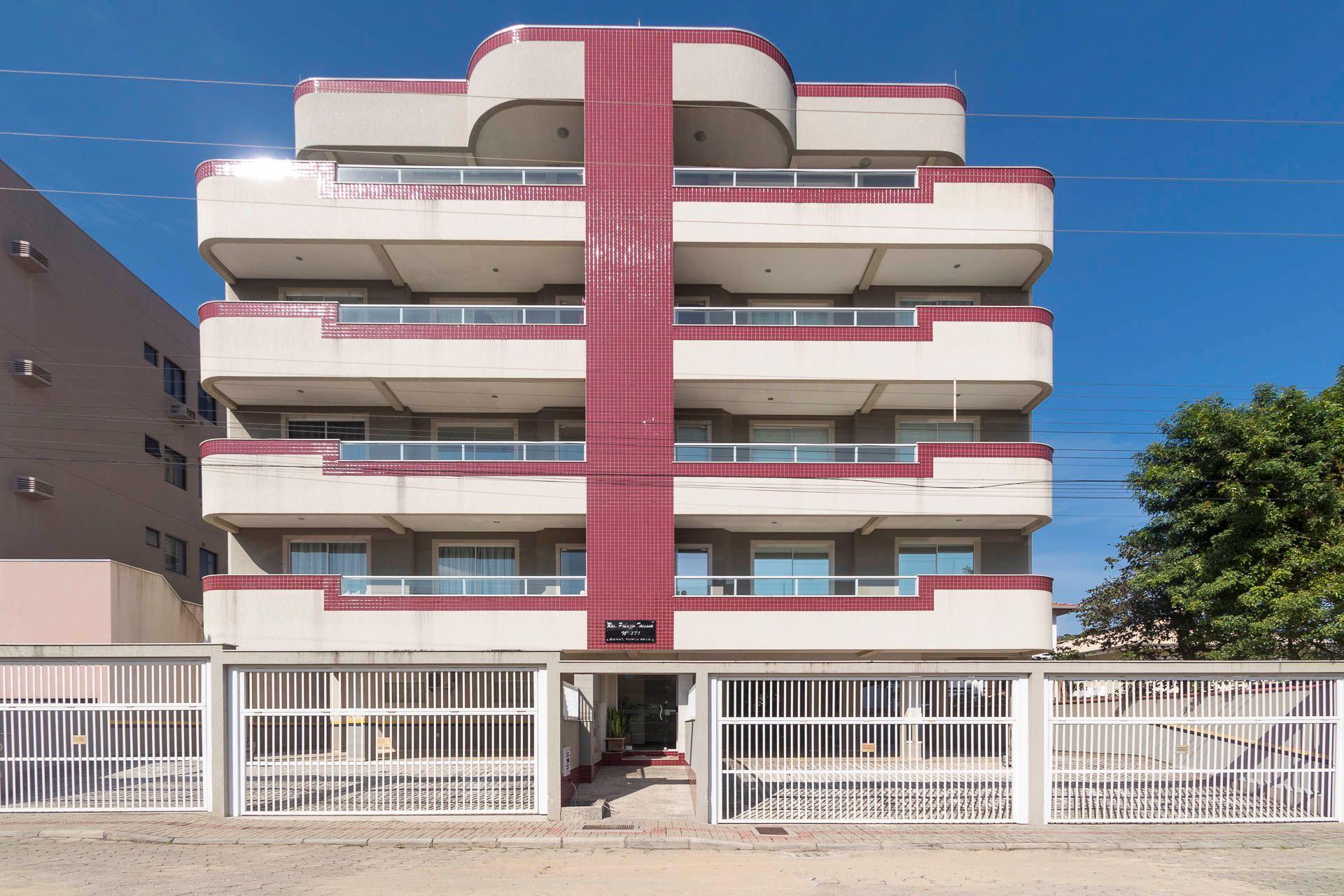image-housing-carousel