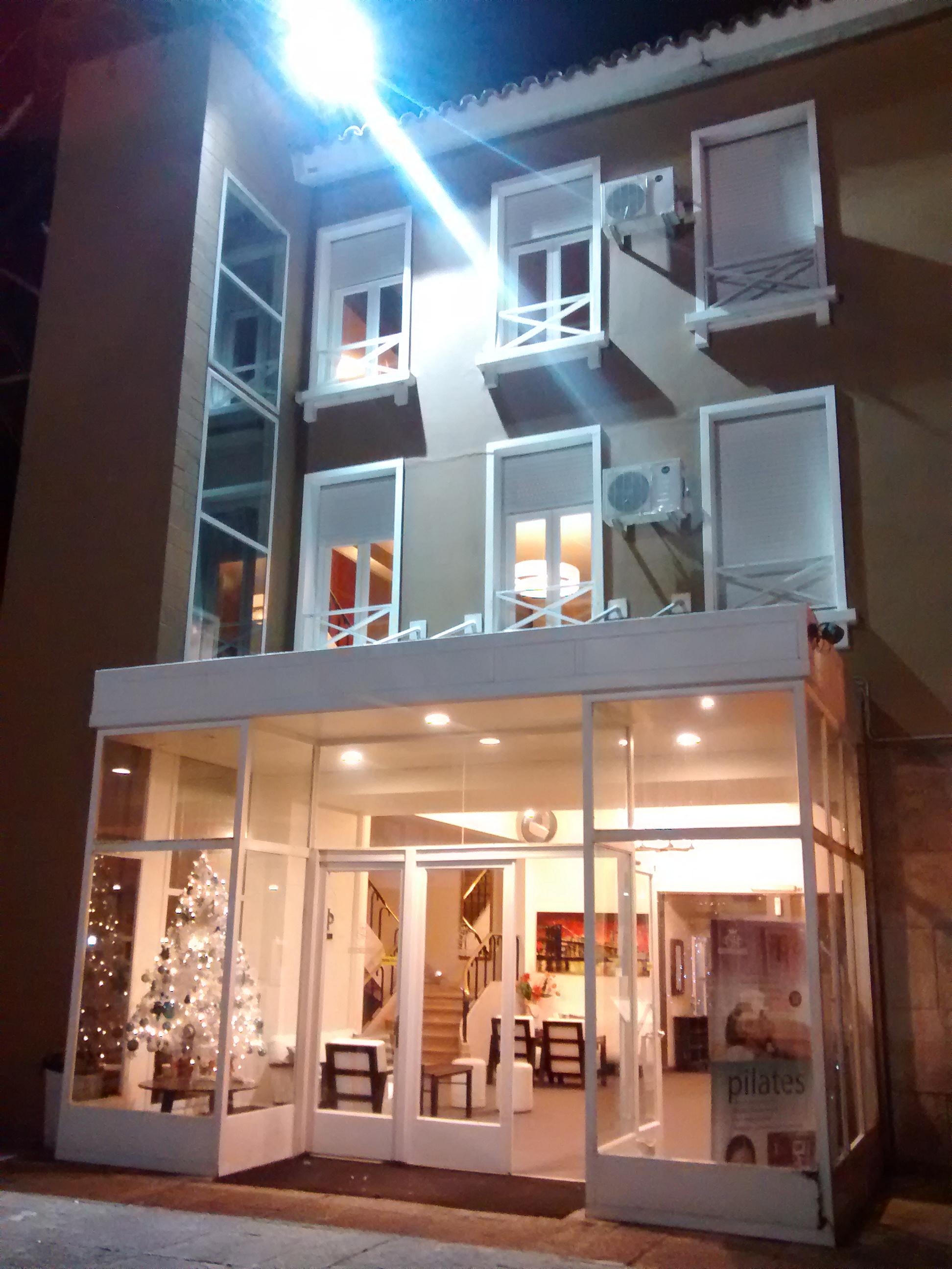 image-housing-carousel