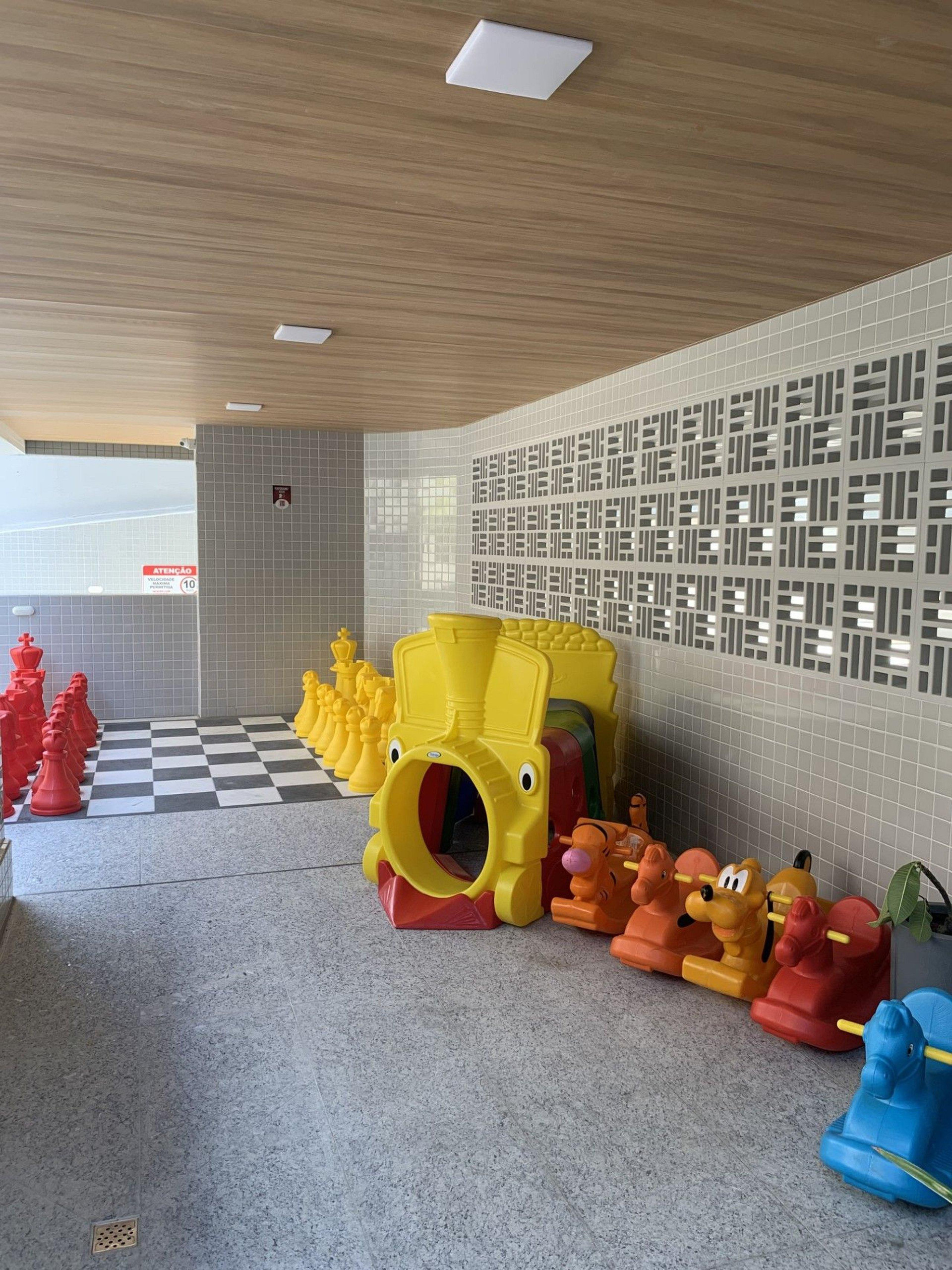 image-housing-carousel