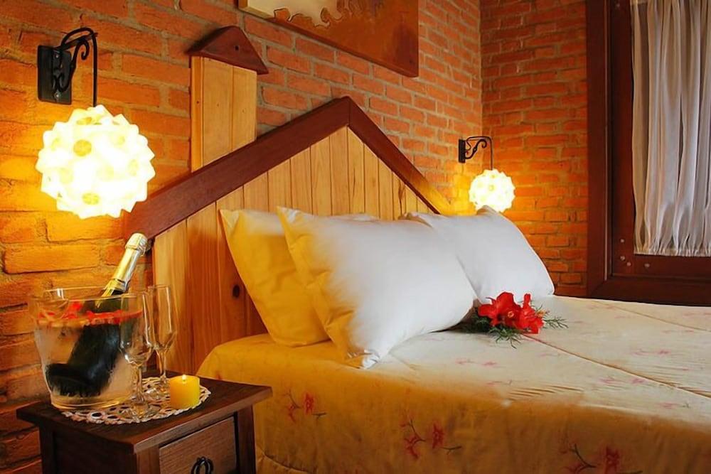 image-housing-carousel