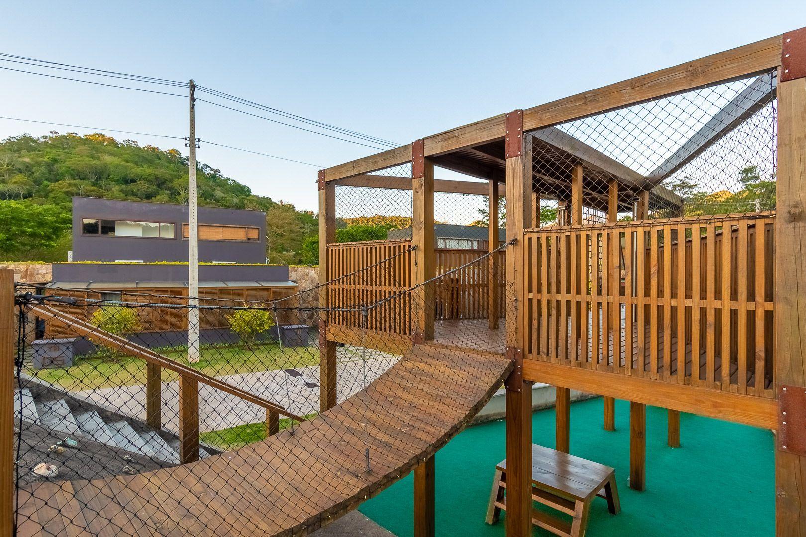 image-housing-carousel