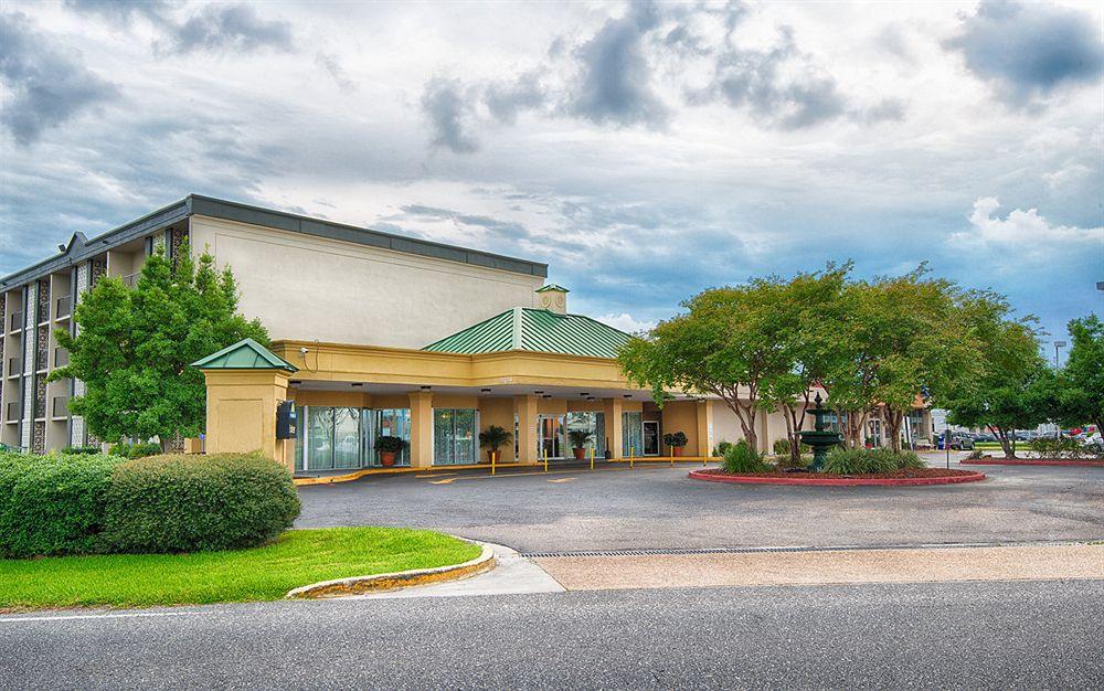 Ramada by Wyndham Metairie New Orleans Airport image