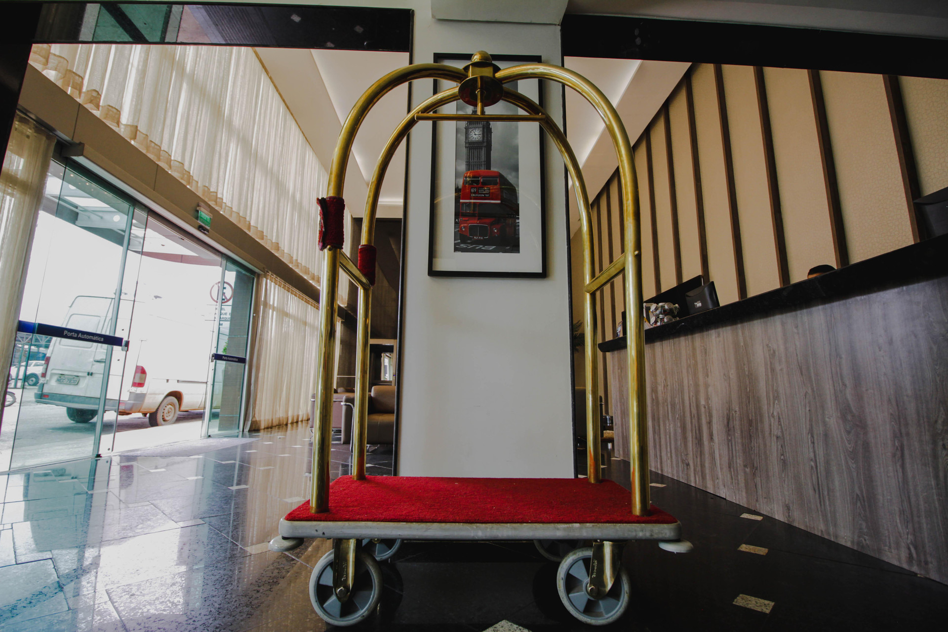 image-housing-carousel