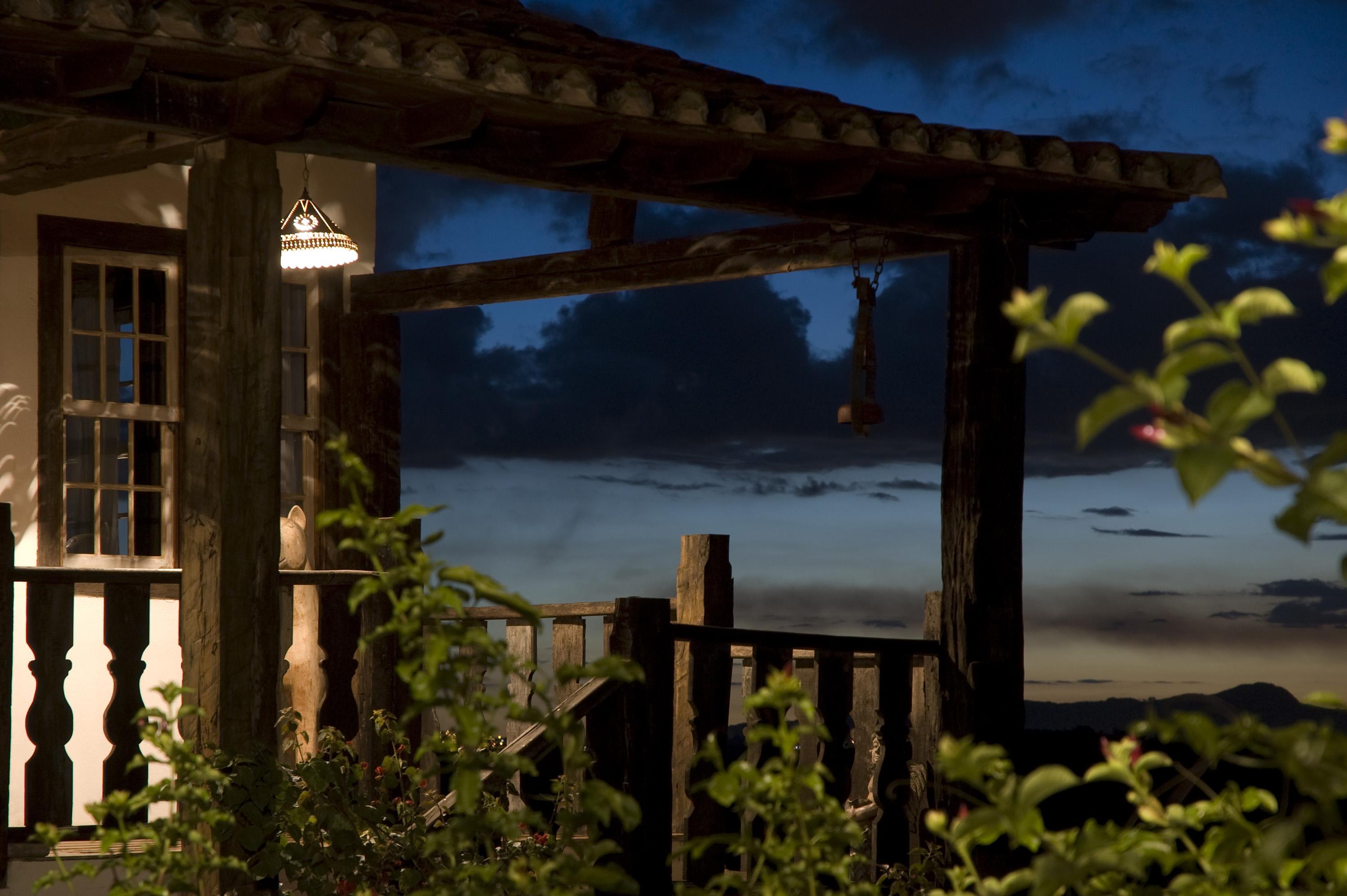 image-housing-carousel