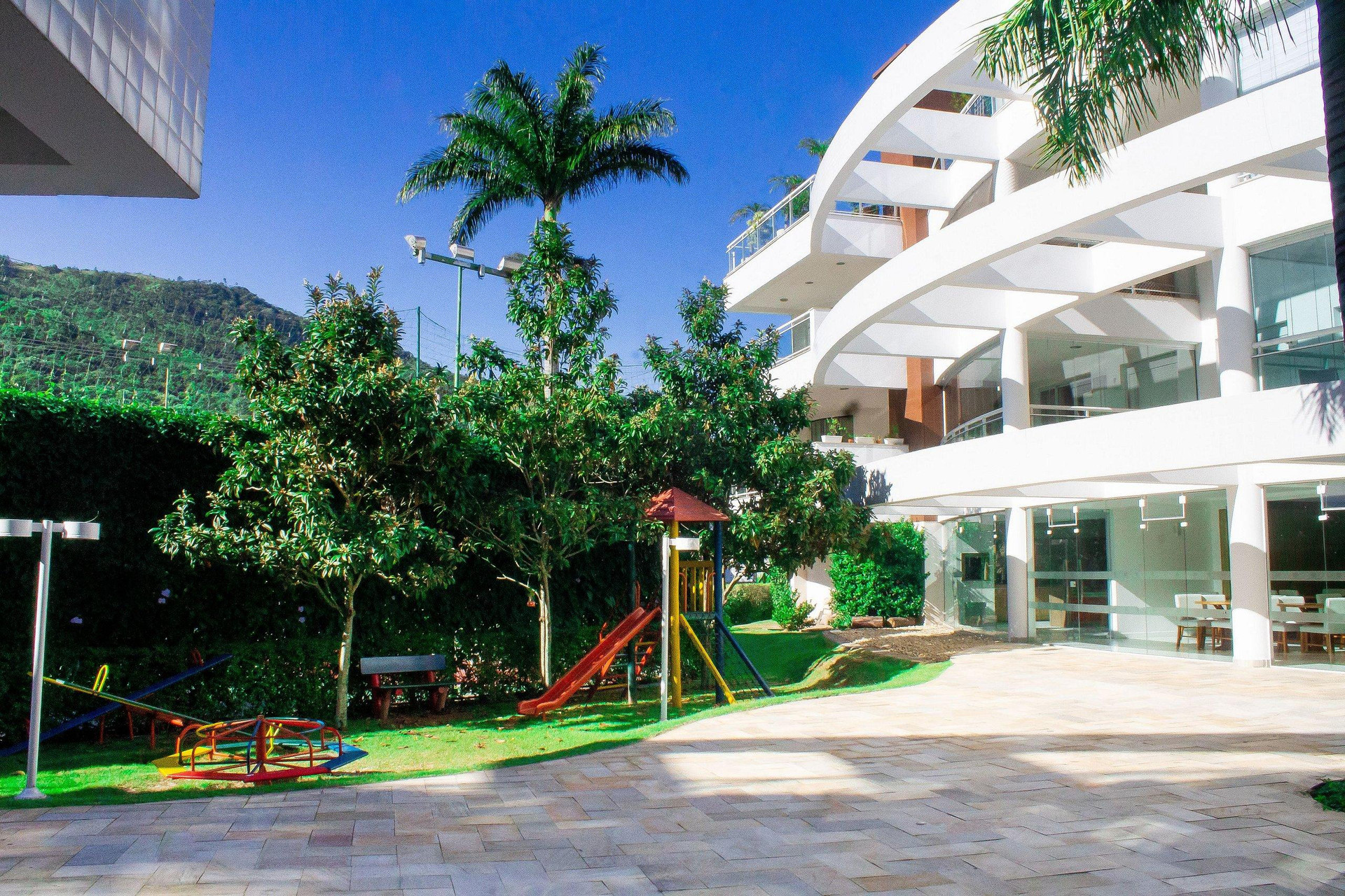 image-housing-carousel