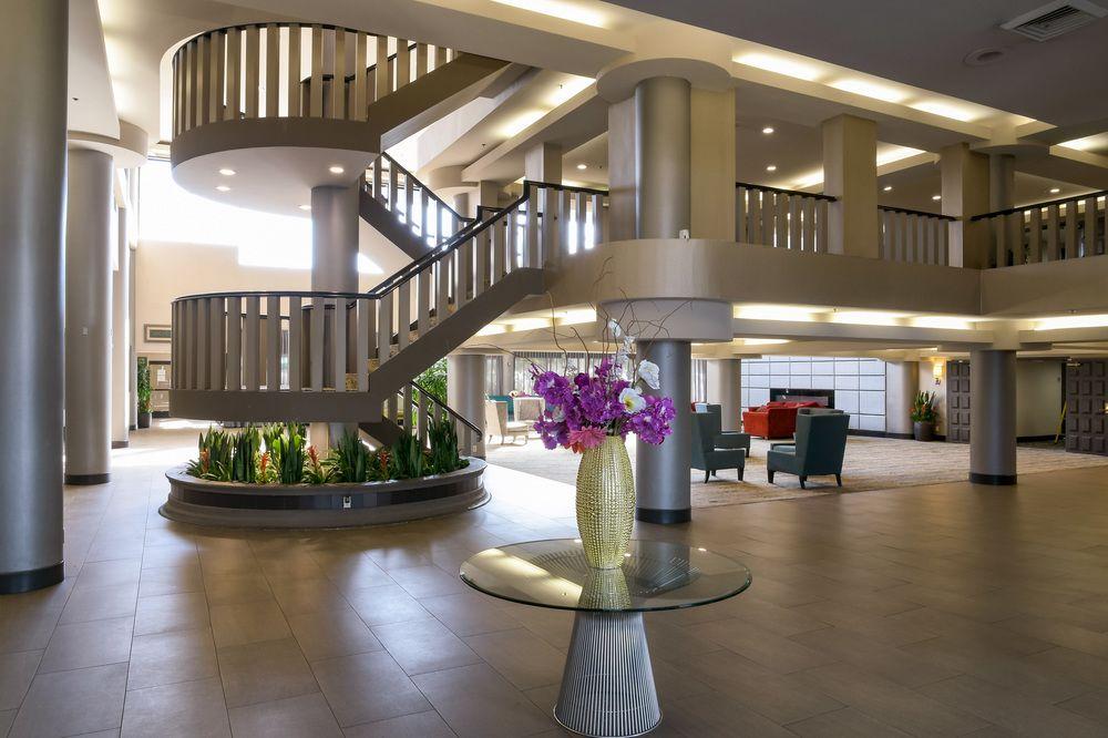 image-housing-carousel