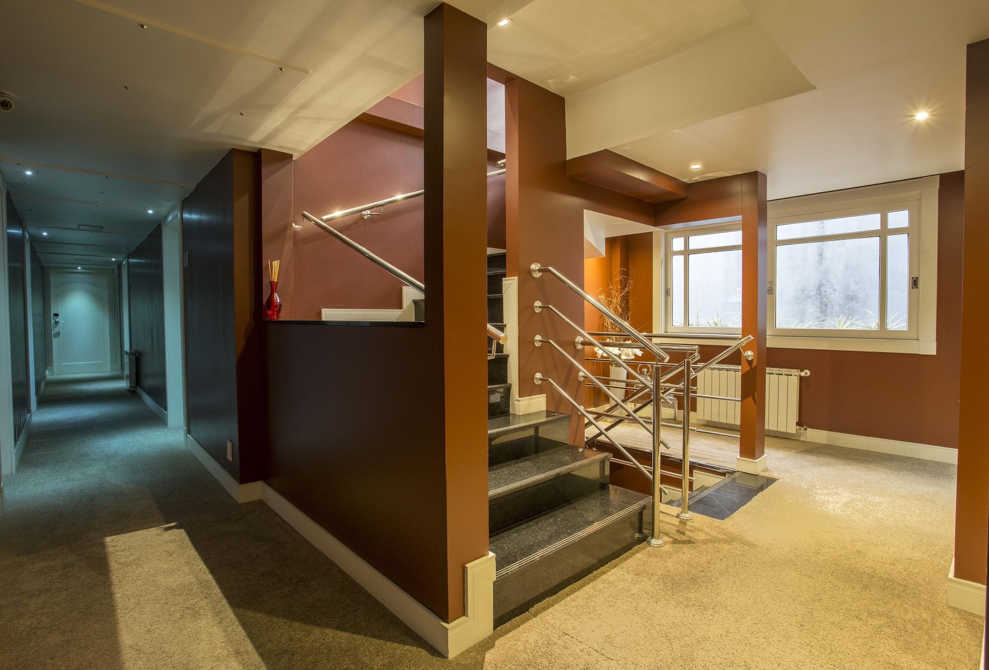 image-housing-carousel