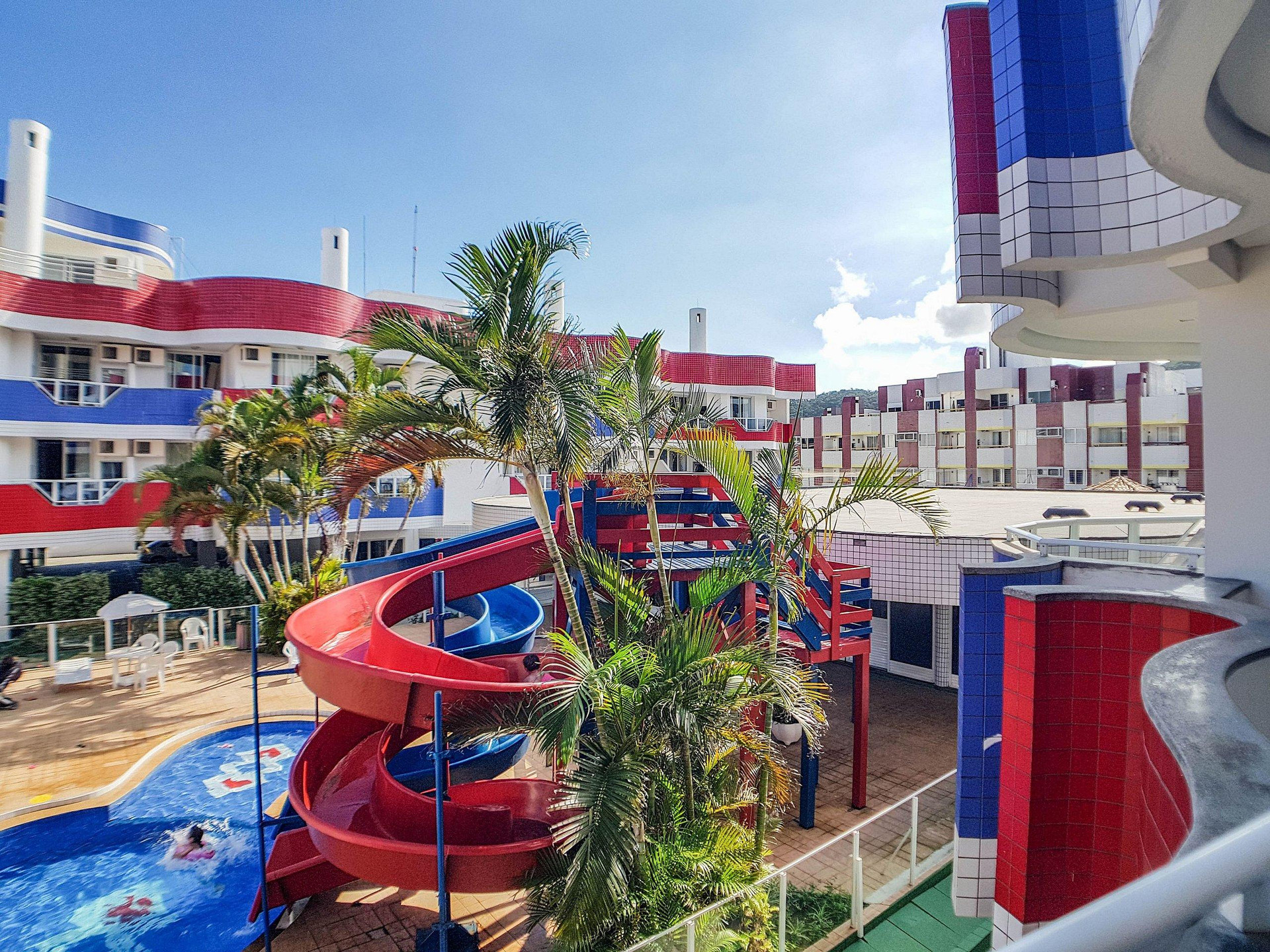 image-housing-carousel