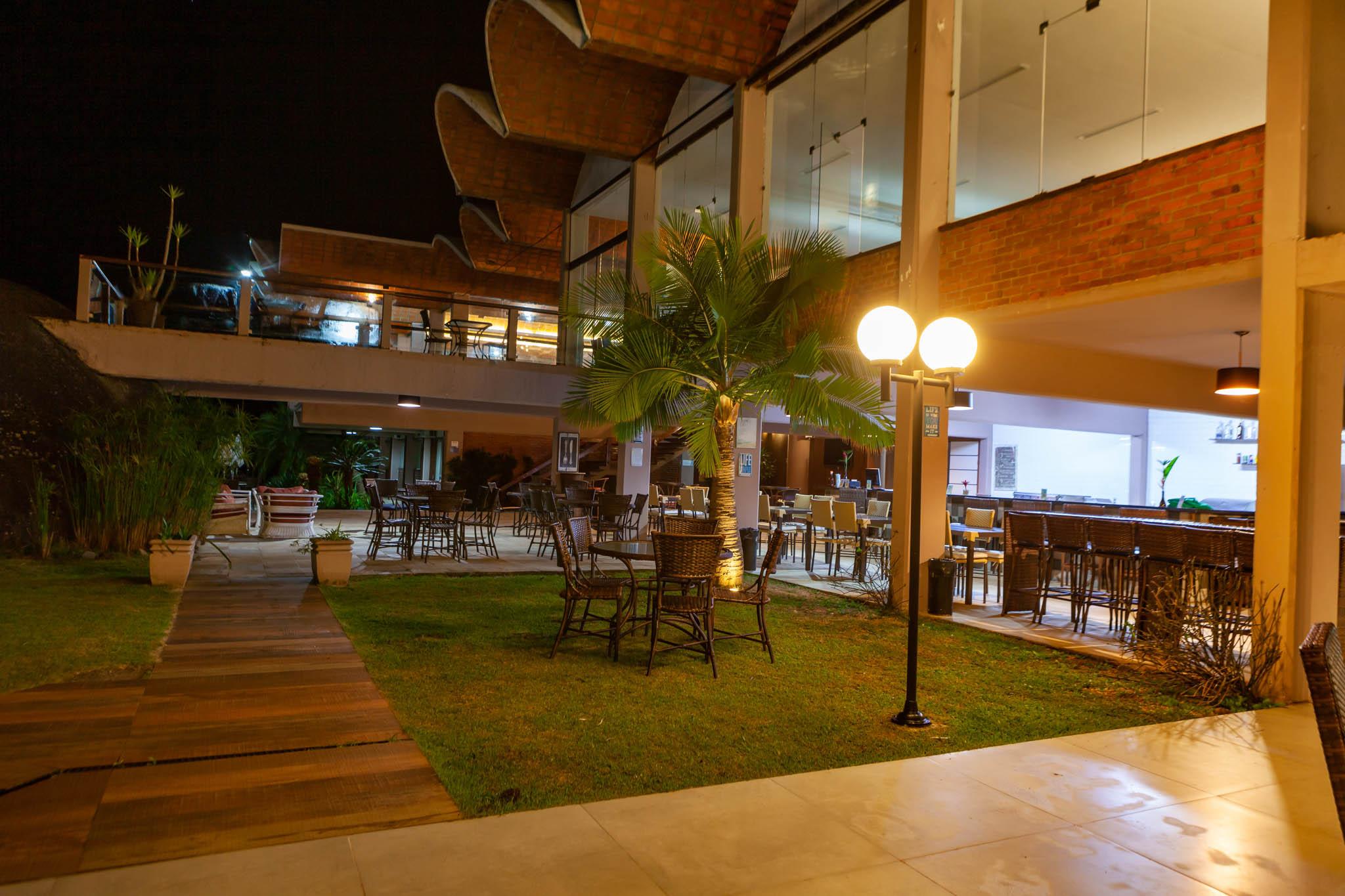 image-housing-carousel