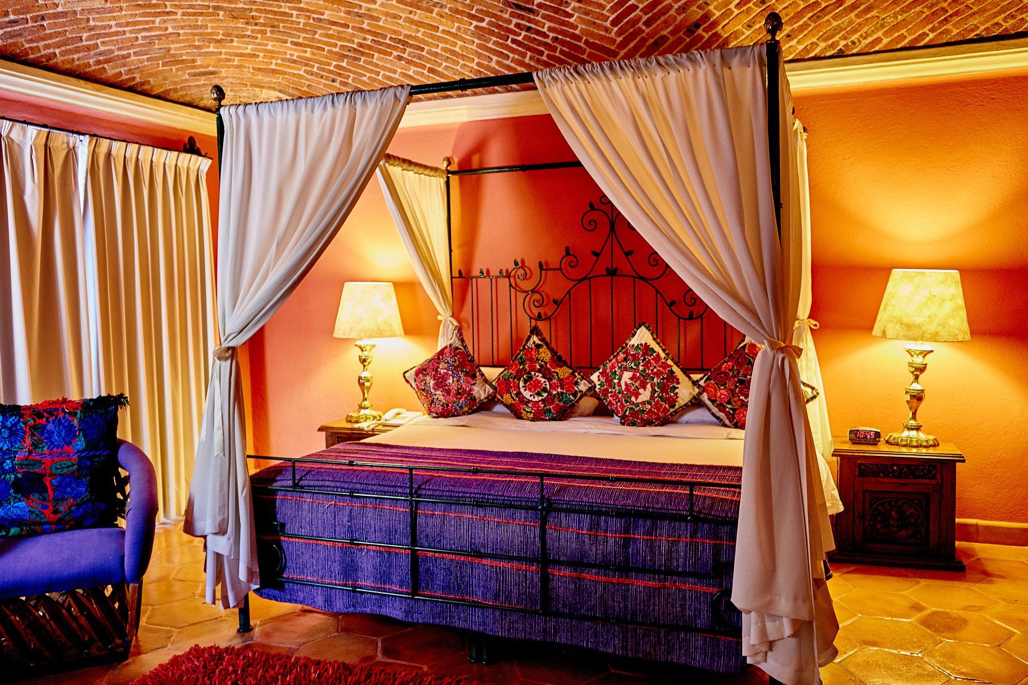image-housing-carousel