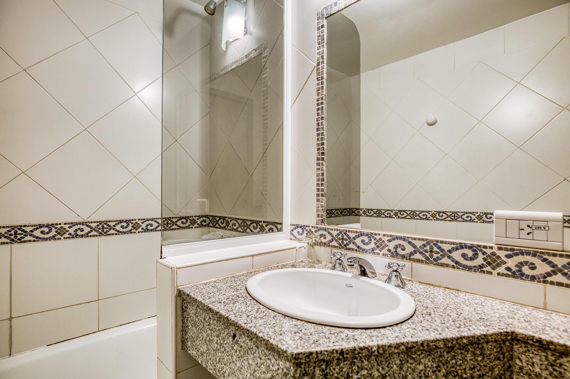 image-housing-carousel