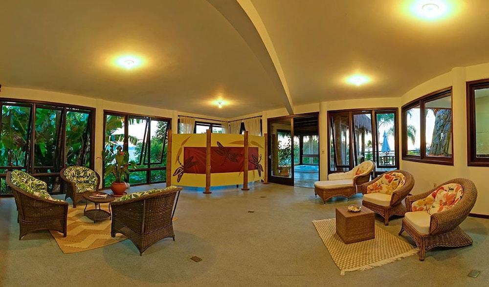 image-housing-carousel