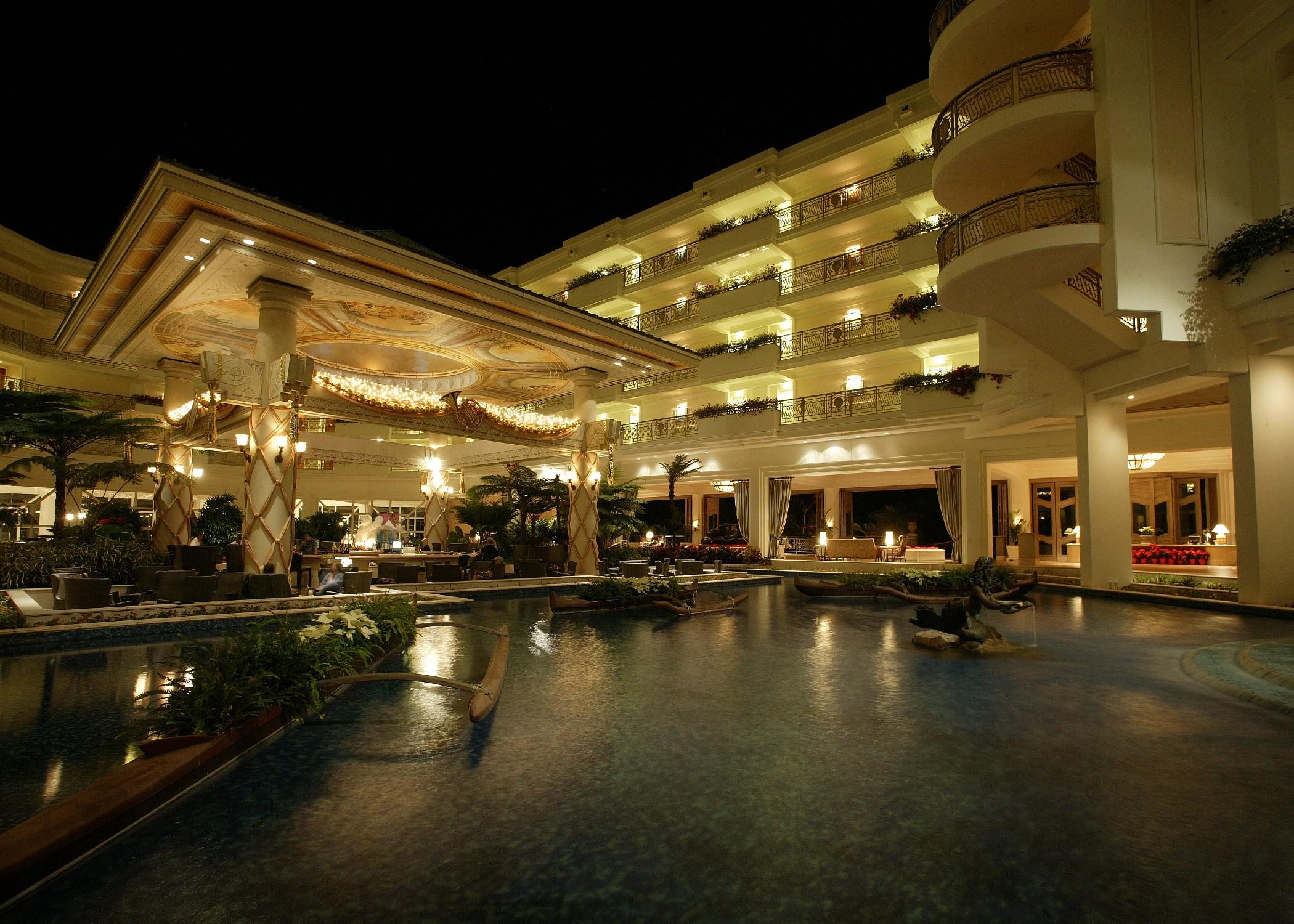 image-housing-carousel