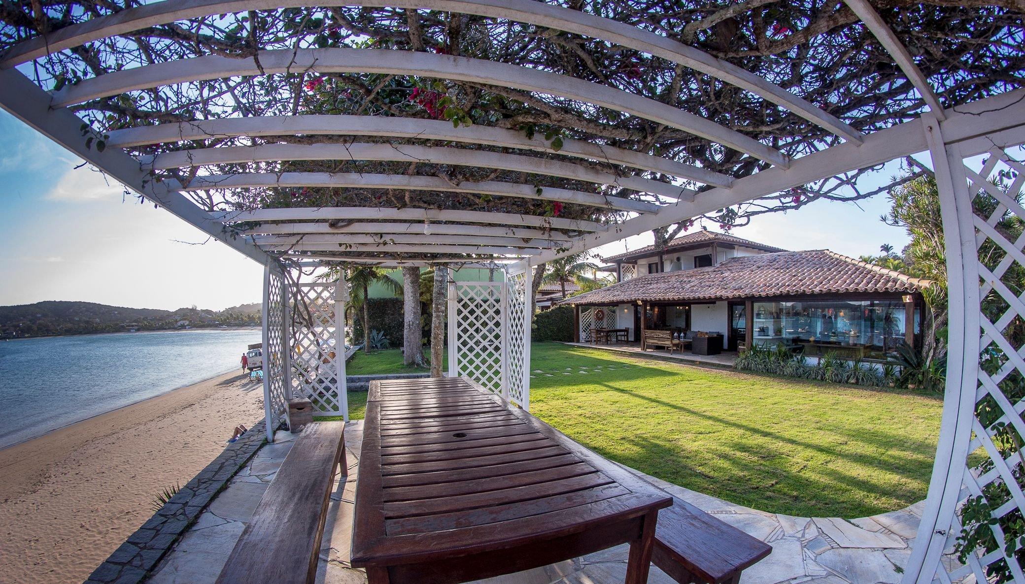 image-housing-carousel