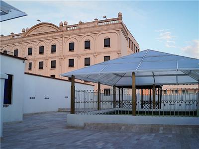 image-housing-carousel