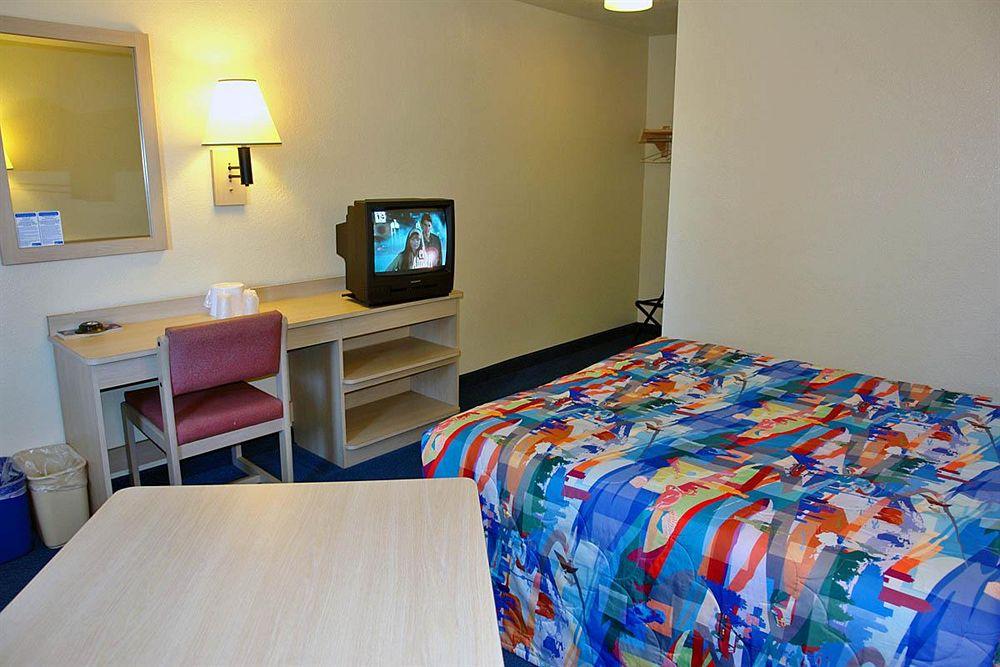 image-housing-carousel
