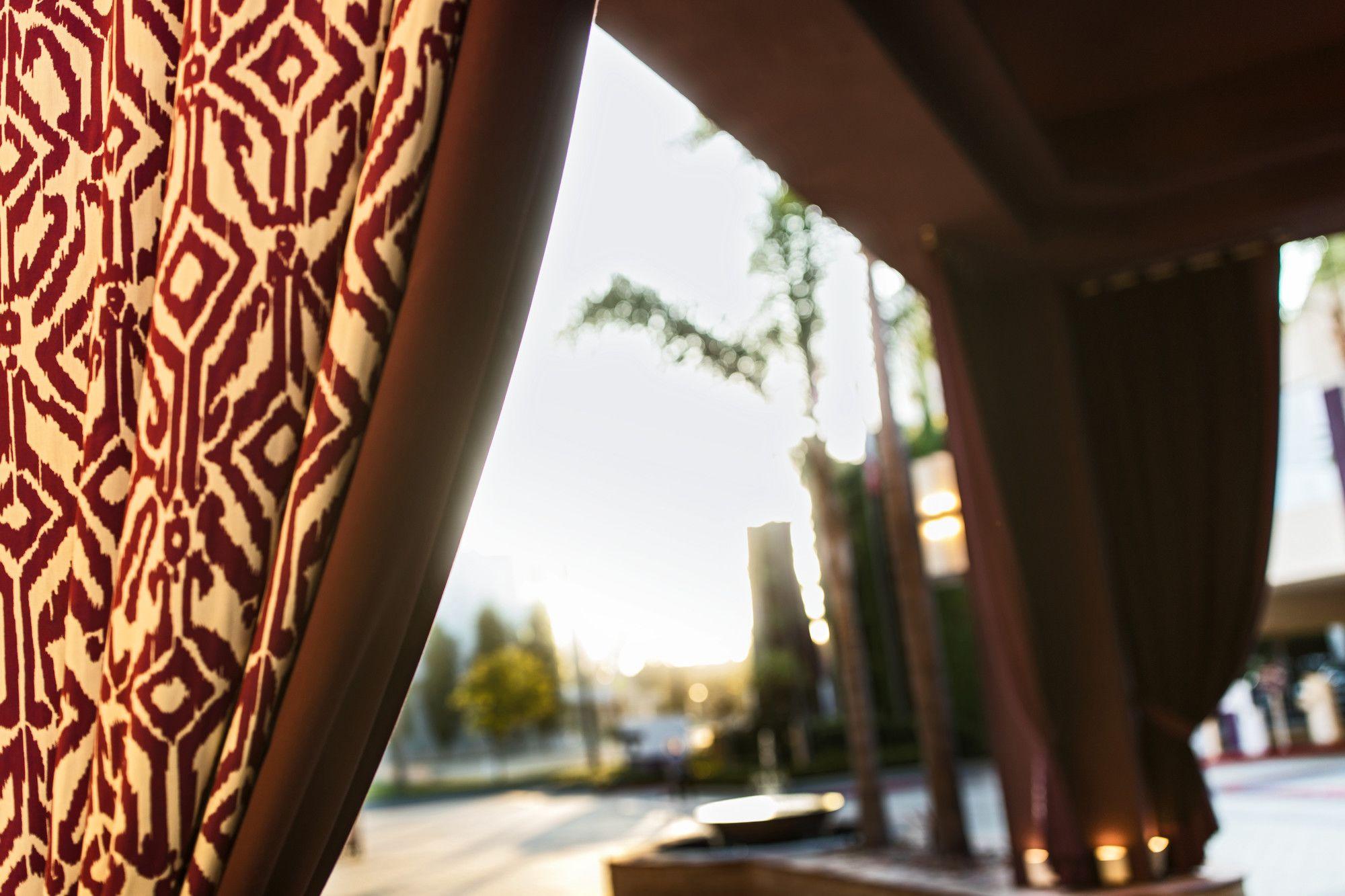 image-housing-carousel