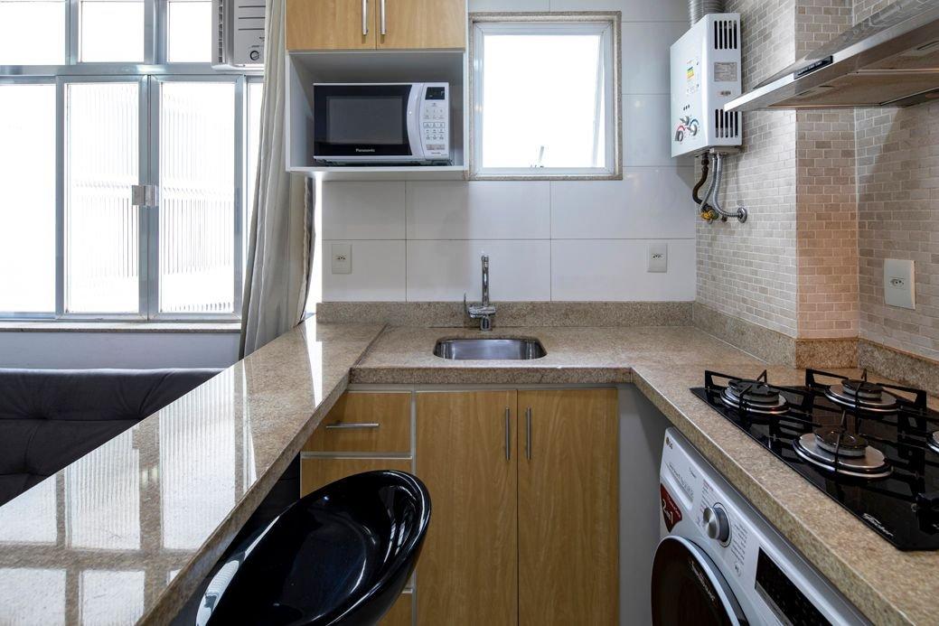 image-housing-carousel